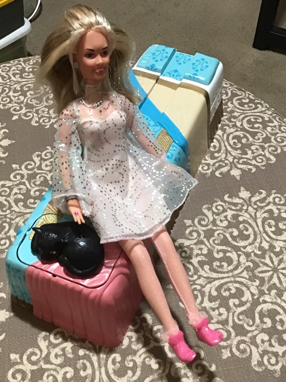 Sabrina the Teenage Witch doll LIKE NEW w/interchangeable bed